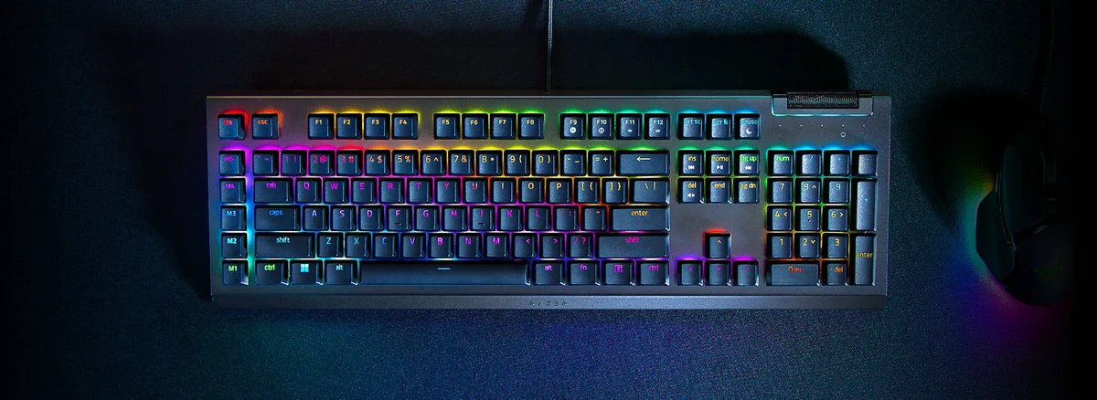 Клавіатура механічна Razer USB Green Switch 110 клавіш RGB чорна