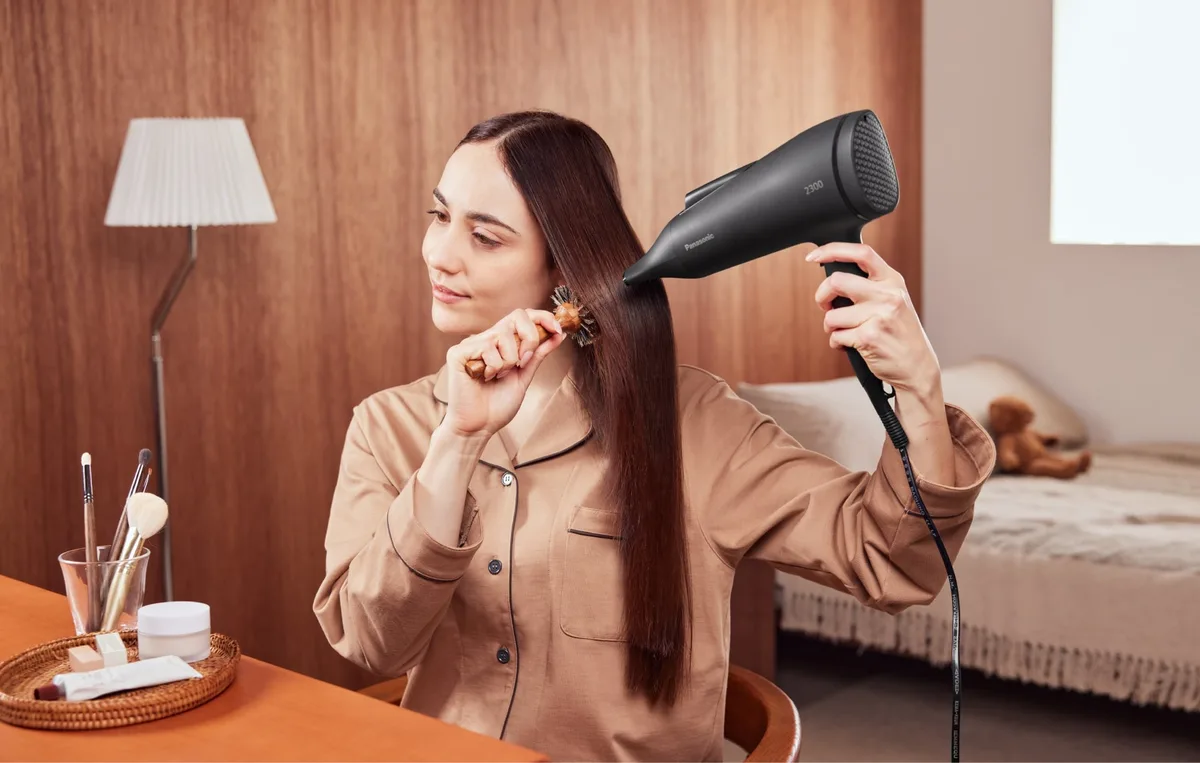 Фен Panasonic, 2300 Вт, 3 швидкості, іонізація, холодний обдув, чорний.