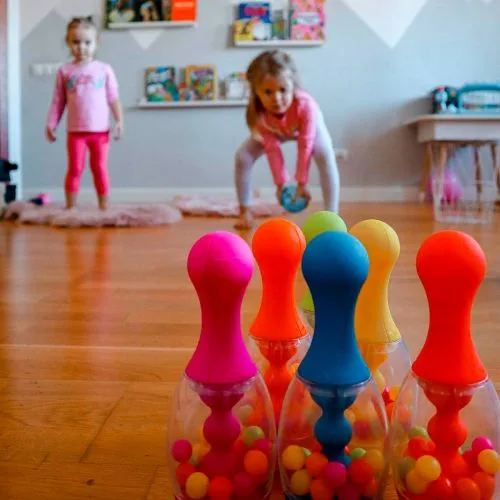 Игровой набор ЯРКИЙ БОУЛИНГ для детей 6 кеглей и шара