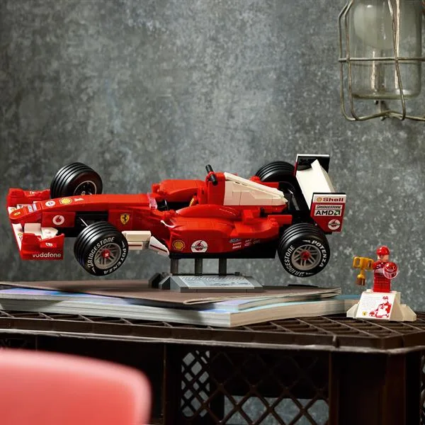 LEGO Icons Ferrari F2004 Конструктор 735 деталей Червоний