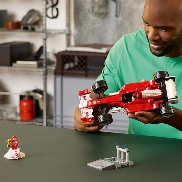 LEGO Icons Ferrari F2004 Конструктор 735 деталей Червоний