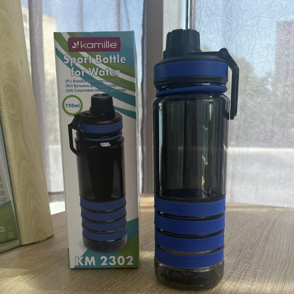 Спортивна пляшка Kamille тритан 750 мл чорна з синім