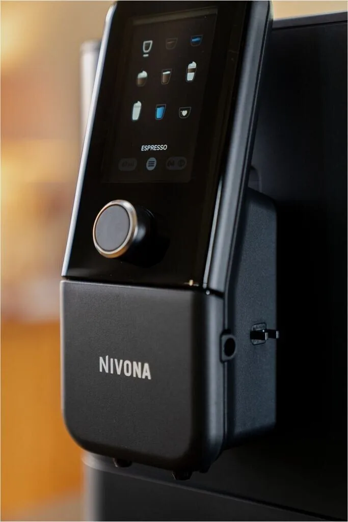 Кавоварка Nivona NIVO, 1.8л, для зернової кави, автоматичне приготування капучино, з дисплеєм та 8 авторецептами - чорна.