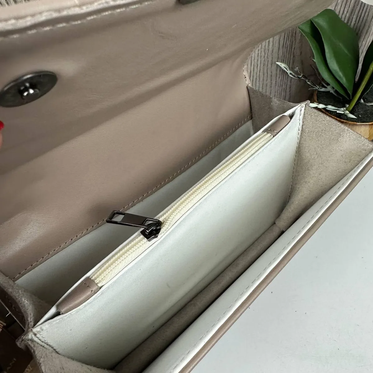 Женская кожаная сумочка клатч 24x8,5x16 см натуральная кожа бежевый