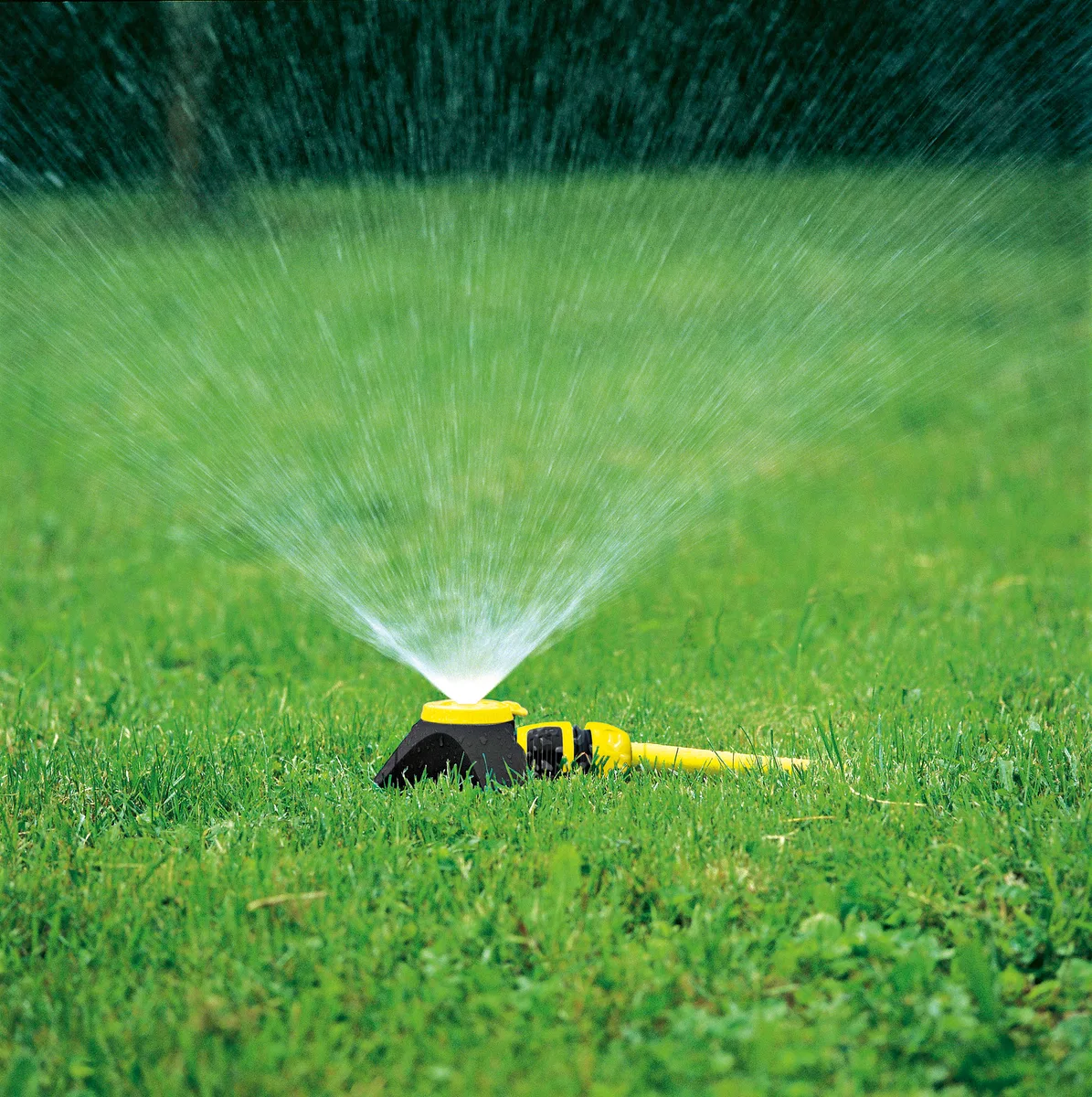 Зрошувач дощовий Karcher, круговий 9 м, для поливу площі до 64 м2, з насадкою для вузьких ділянок.