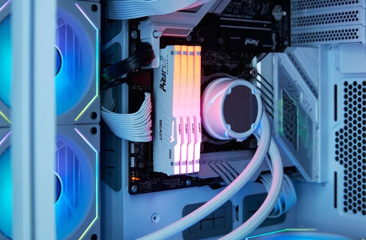 Пам'ять ПК Kingston DDR5 32GB 5600 FURY Beast  RGB XMP Білий