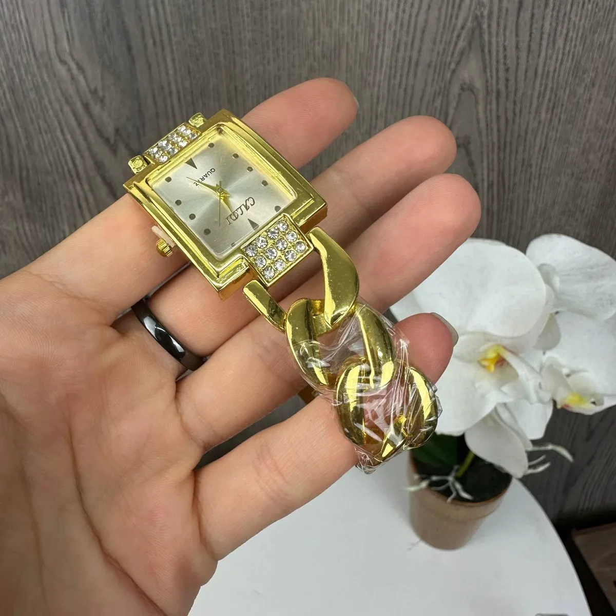 Жіночий наручний годинник Caldi кварцовий 2,5x1,8 см металевий золотистий