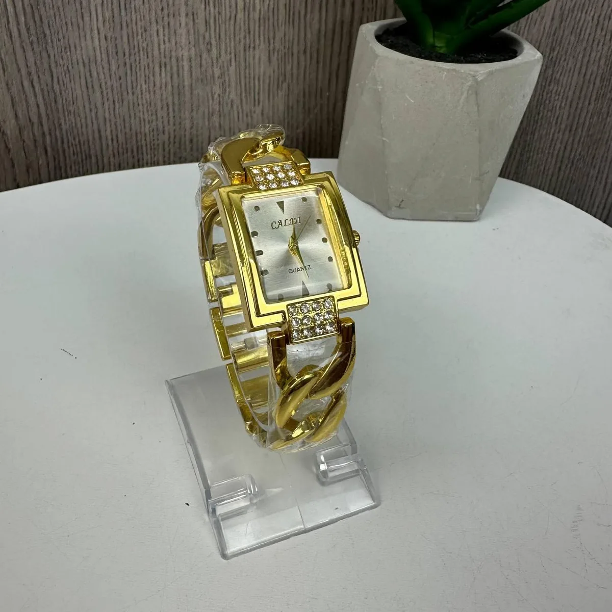 Жіночий наручний годинник Caldi кварцовий 2,5x1,8 см металевий золотистий