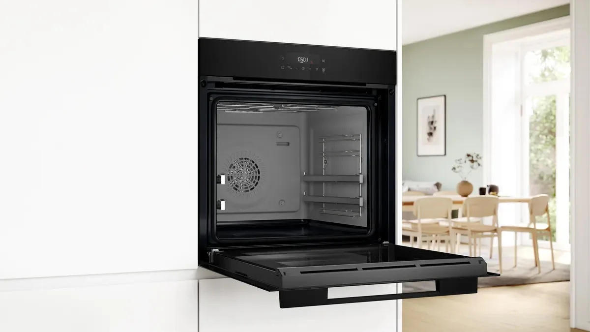 Электрический духовой шкаф Bosch, 76 л, класс A, с дисплеем, конвекционным обогревом, телескопическими направляющими и функцией мягкого закрытия, черного цвета.