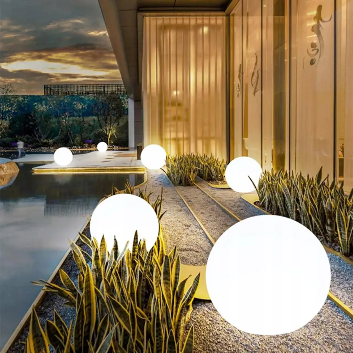 Большая LED шар LumiLED 30 см пластиковая белая на солнечной батарее холодный свет 6500K