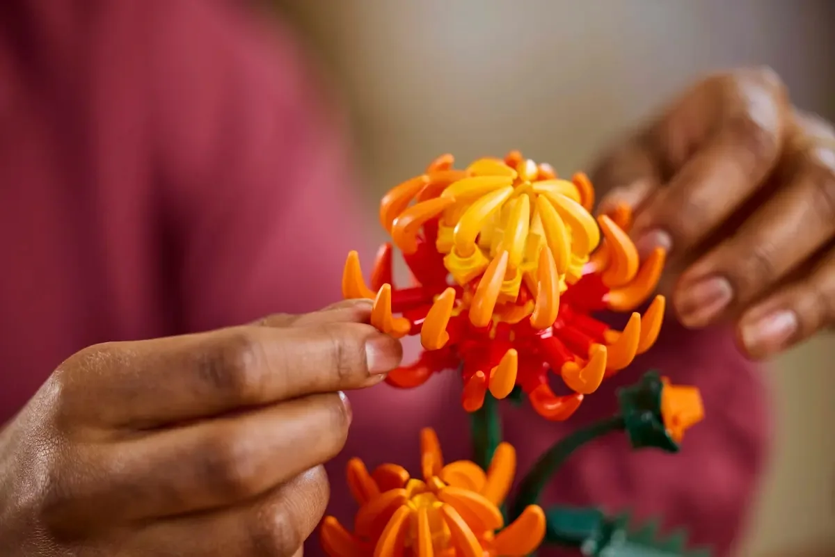 Конструктор LEGO Icons Botanicals Хризантема
