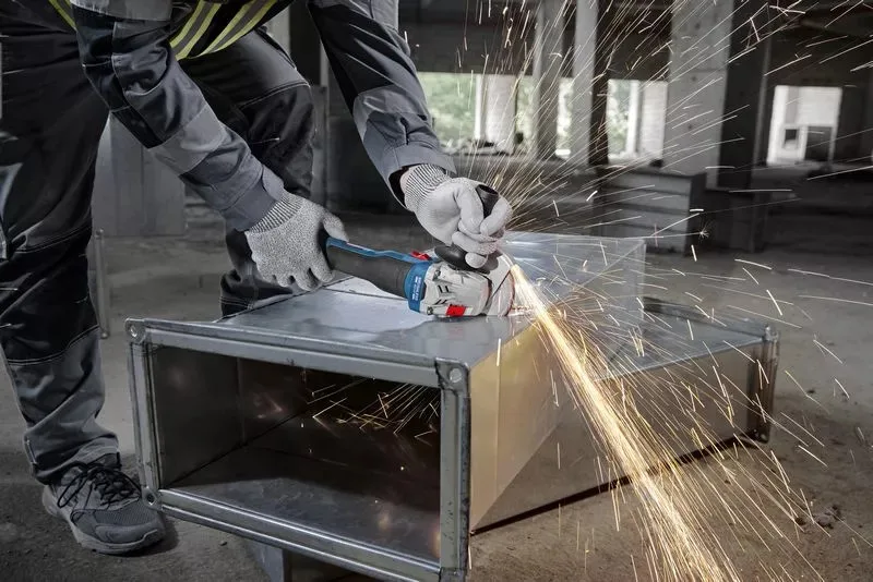 Акумуляторна кутова шліфувальна машина Bosch Professional GWS 18V-8, 125 мм, 18 В, 1x4 А·год, 0-11000 об/хв, 1.6 кг, кейс ZP GAL.