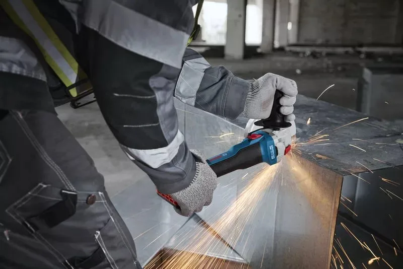 Акумуляторна кутова шліфувальна машина Bosch Professional GWS 18V-8, 125 мм, 18 В, 1x4 А·год, 0-11000 об/хв, 1.6 кг, кейс ZP GAL.