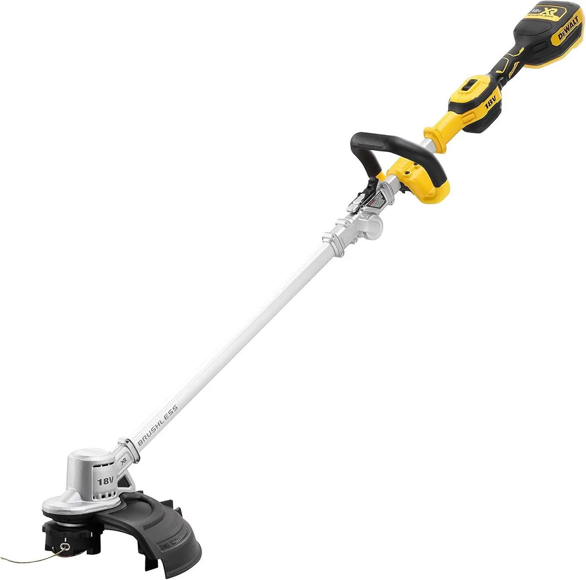 Акумуляторний садовий тример DeWalt 18В, 36 см, вага 3.6 кг, без батареї та зарядного пристрою.