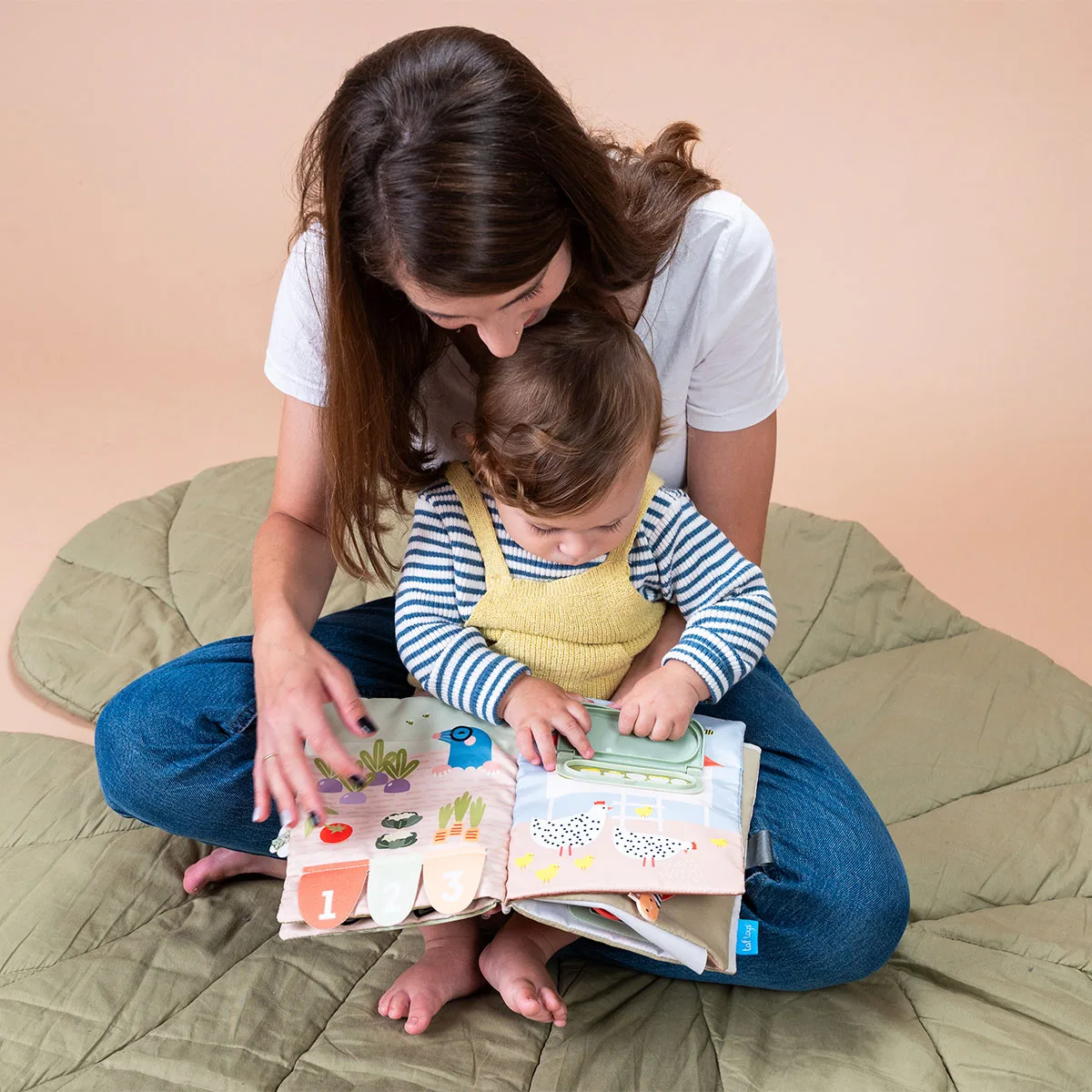 Развивающая мягкая книжка Taf Toys полиэстер 18х21 3 см Садик в городе