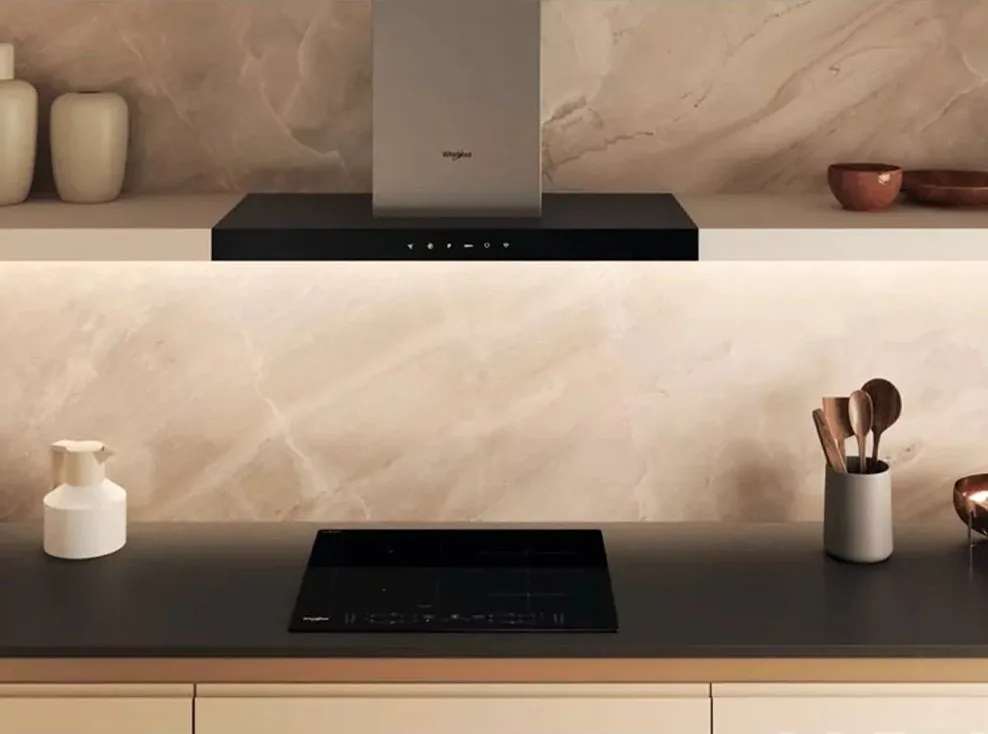 Индукционная варочная поверхность Whirlpool стеклокерамическая 60 см черная