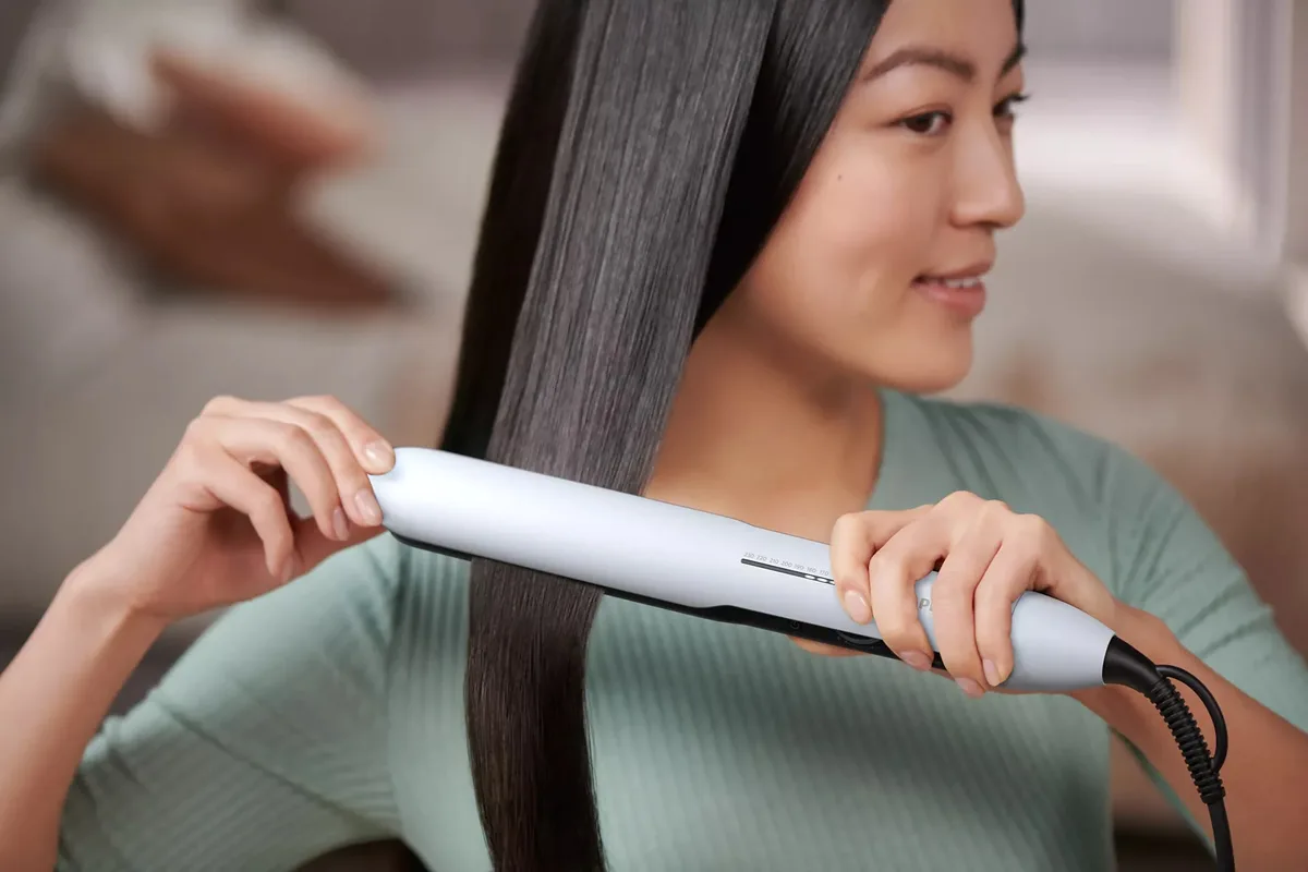 Випрямляч волосся Philips Series 5000, температурний діапазон 120-230°C, з іонізацією та керамічним покриттям, блакитного кольору.
