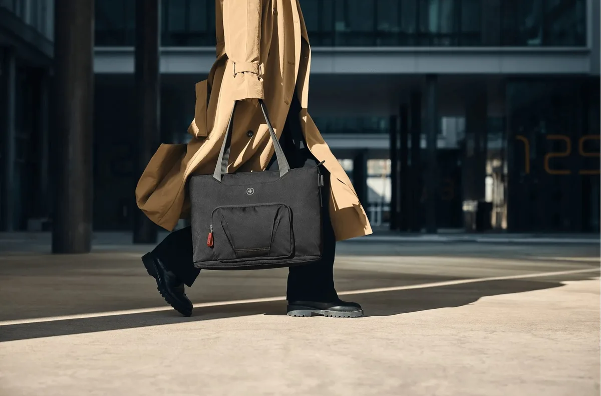 Сумка для ноутбука 15,6" Wenger, Motion Deluxe Tote, чорна
