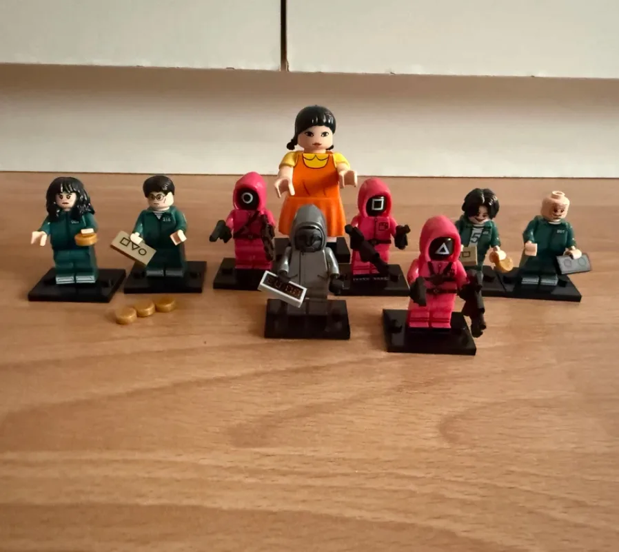 Дитячий конструктор 9 фігурок Squid Game пластик сумісний з LEGO 9 фігурок