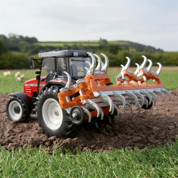 Трактор Britains Massey Ferguson 6290 культиватор 1:32 червоний метал пластик