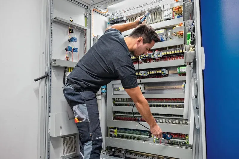 tester напруги Bosch Professional 1000В акумуляторний IP65