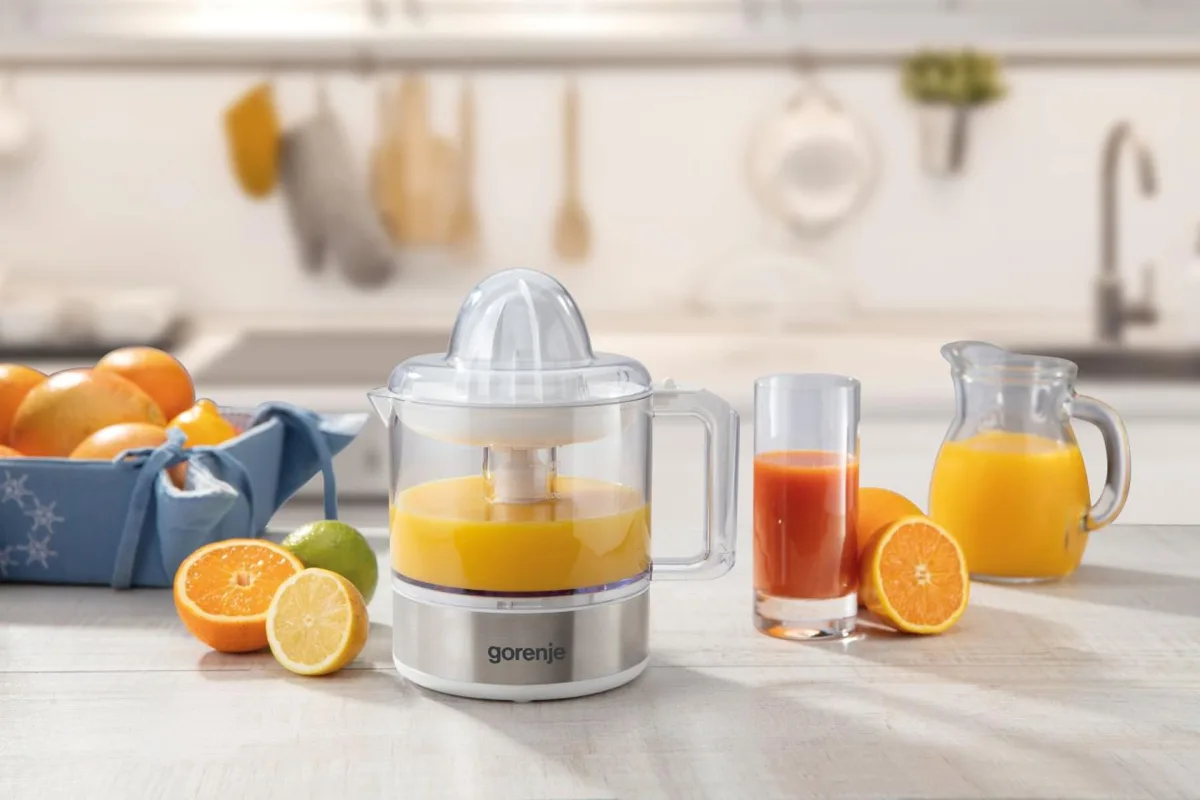 Соковитискач Gorenje для цитрусів, потужність 30 Вт, об'єм чаші 0,8 л, матеріал: пластик/метал, колір: білий.