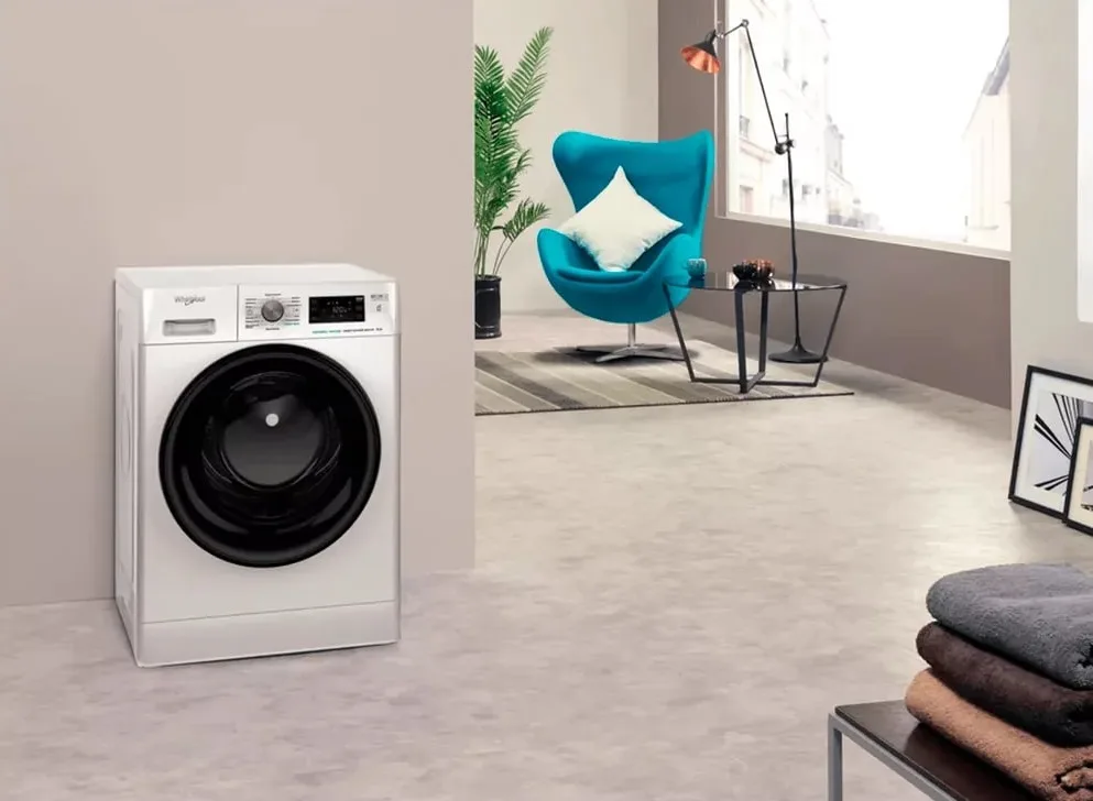 Фронтальна пральна машина Whirlpool, 8 кг, 1200 об/хв, клас енергоспоживання A+++, 60 см, з дисплеєм, функцією пари, інвертором, ч