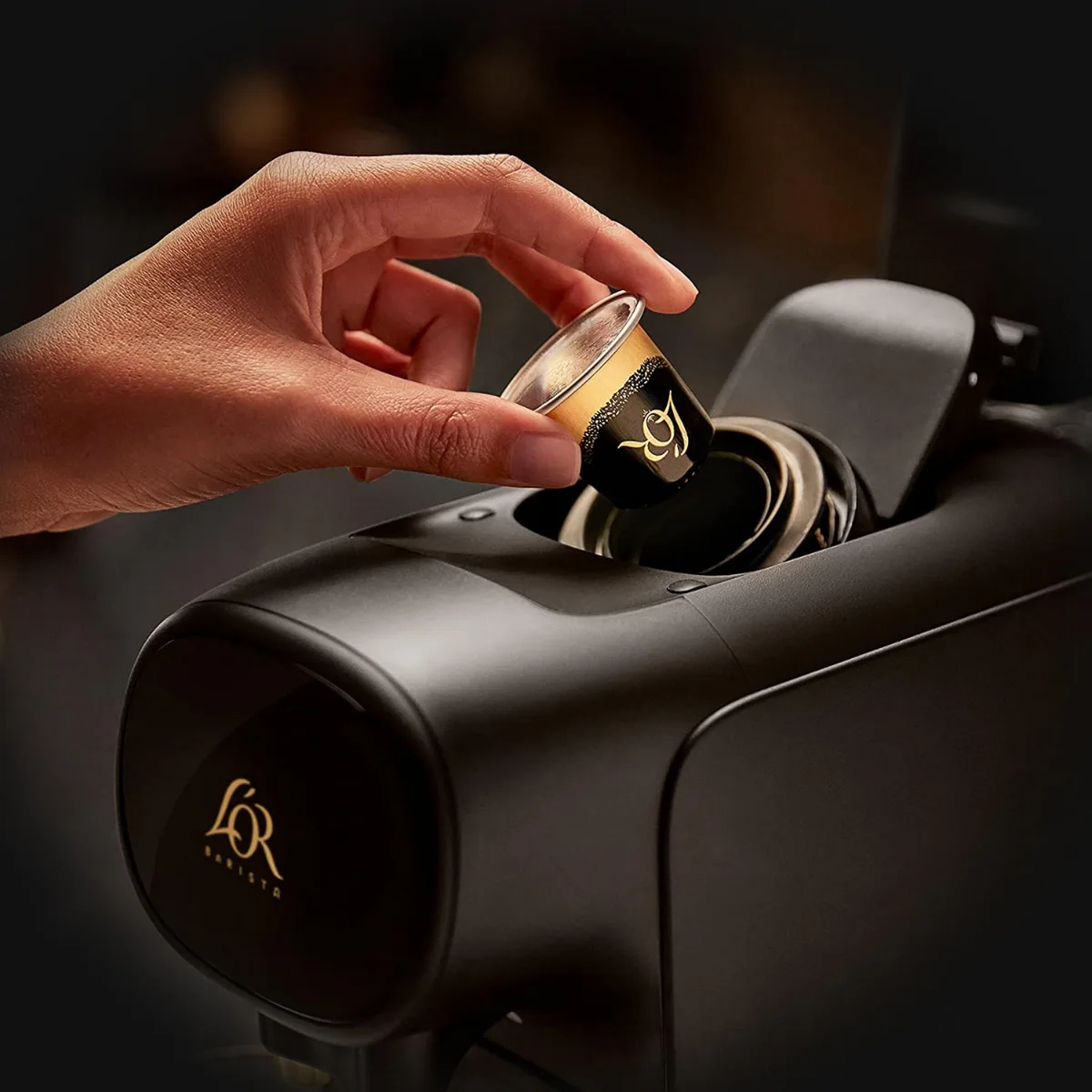 Кавоварка Philips капсульного типу L'OR Barista Sublime, 0.8л, для капсул, чорного кольору.