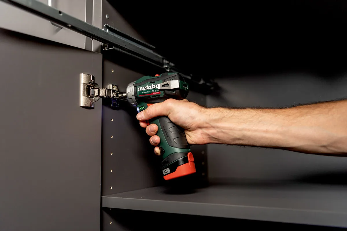 Аккумуляторная шуруповерт-дрель Metabo PowerMaxx BS BL, 12В, 2х20А·час, 20·38Нм, кейс, 0-400·0-1500 об/мин, вес 08 кг