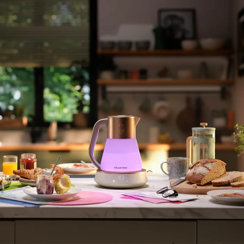Електрочайник Russell Hobbs Calm, 1.7л, скляний, білий з мідними акцентами.