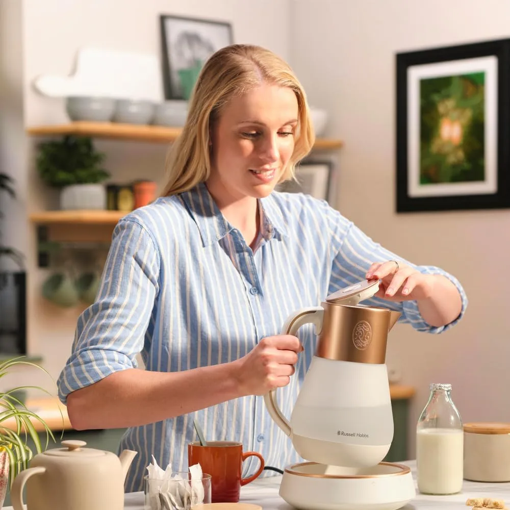 Електрочайник Russell Hobbs Calm, 1.7л, скляний, білий з мідними акцентами.