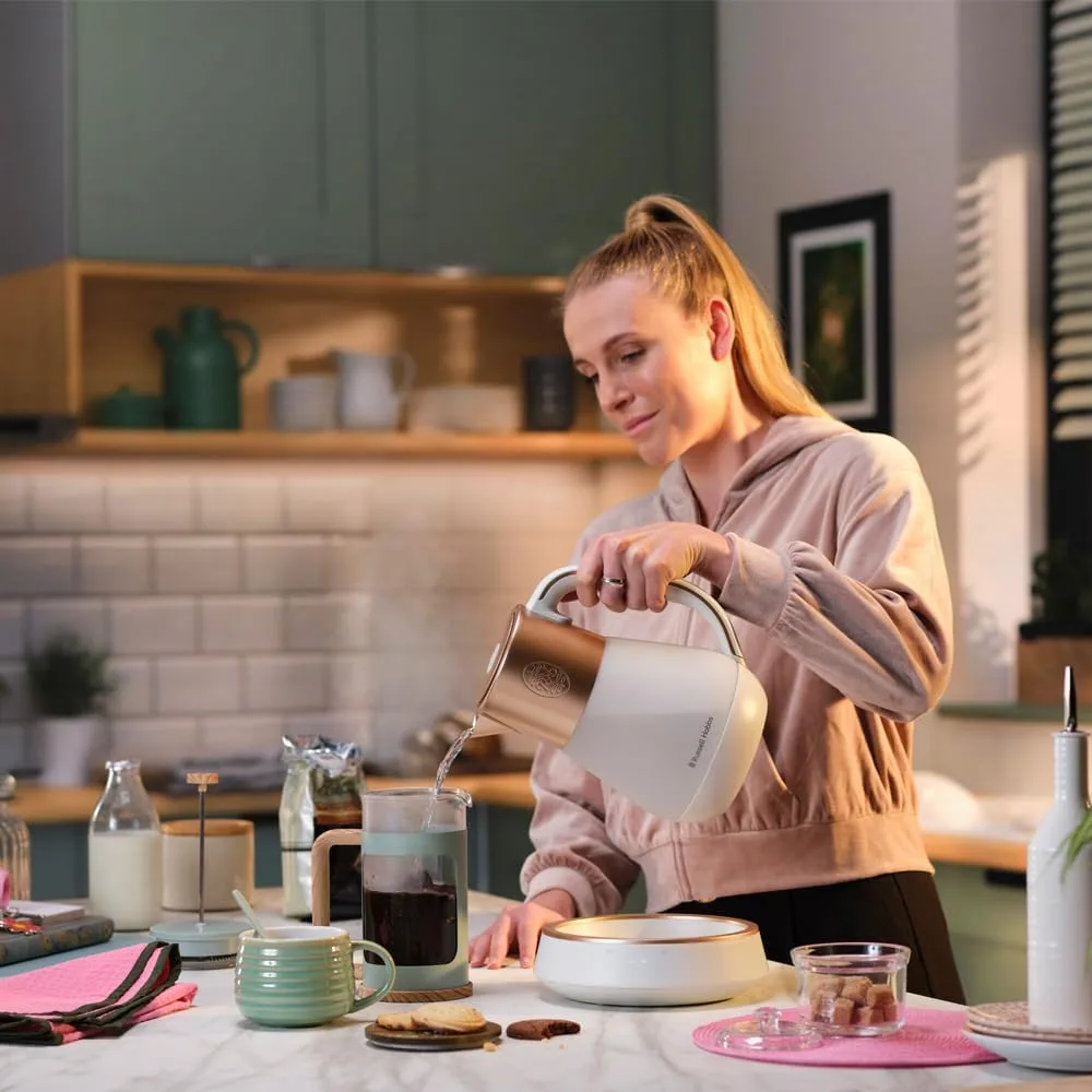 Електрочайник Russell Hobbs Calm, 1.7л, скляний, білий з мідними акцентами.
