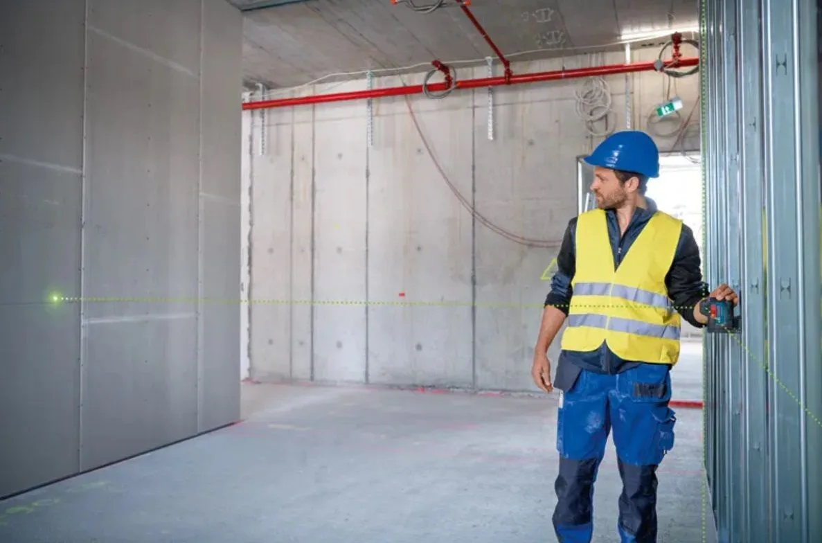Лазерний нівелір Bosch Professional GPL 5G до 30 м з точністю ±0,35 мм/м, зелений промінь, у комплекті чохол, вага 0,35 кг.