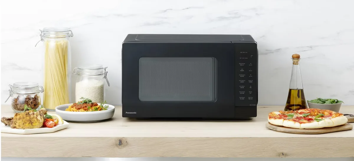 Мікрохвильова піч Panasonic, 24 л, 900 Вт, з грилем, РК-дисплей, чорний.