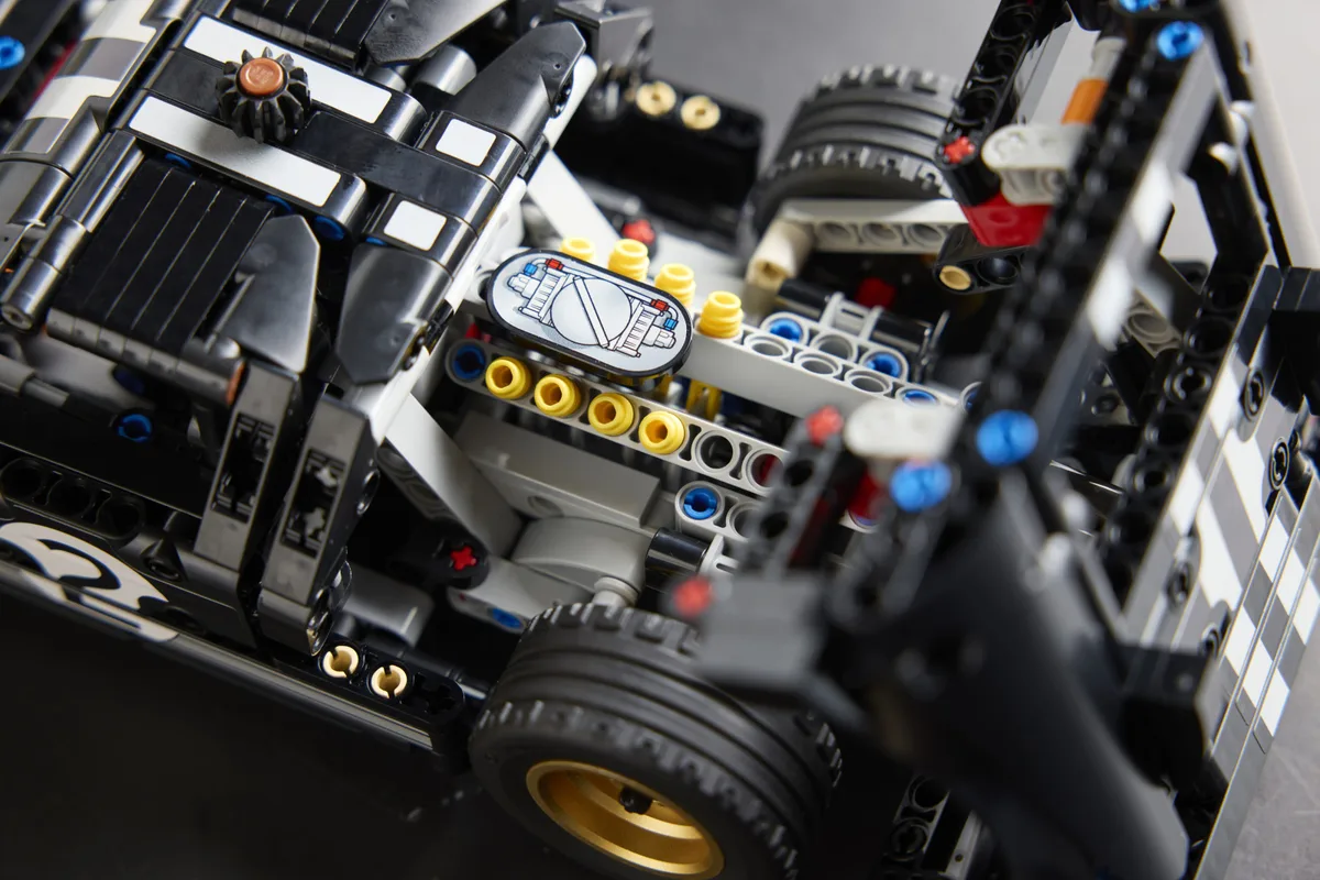 Конструктор LEGO Technic Автомобіль для перегонів Ford GT40 MKII 1966 року