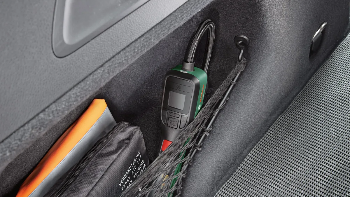 Компресор автомобільний акумуляторний Bosch EasyPump, 3.6 В, 3А·год, 10.3 бар, 10 л/хв, 0.4кг