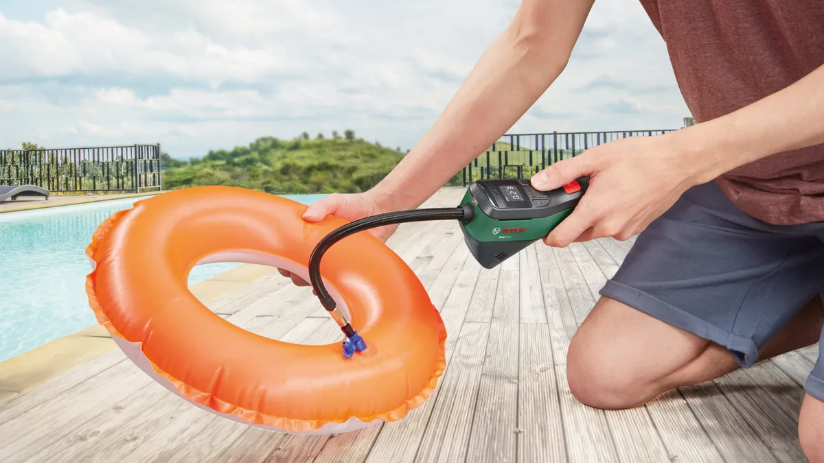 Компресор автомобільний акумуляторний Bosch EasyPump, 3.6 В, 3А·год, 10.3 бар, 10 л/хв, 0.4кг