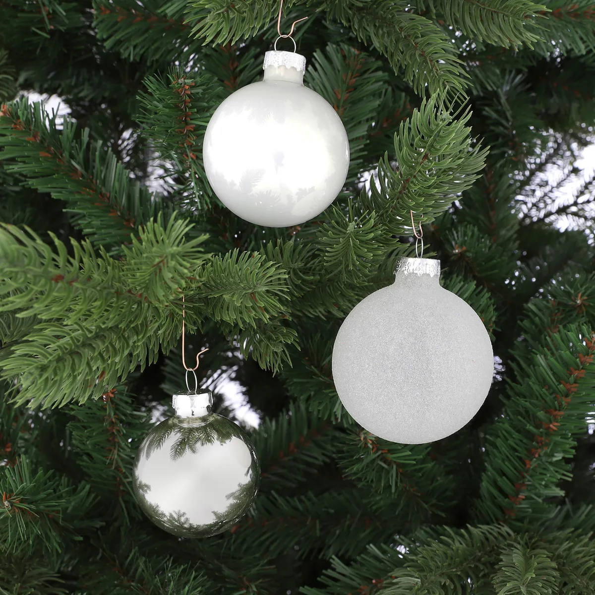 Ялинкові скляні кулі Mica Decorations 42 шт 5 6 7 см білі