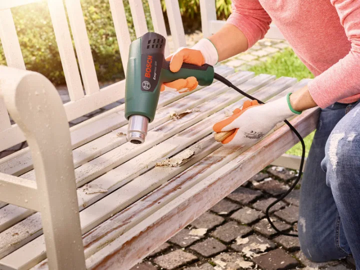 Будівельний фен Bosch EasyHeat 500, 1600 Вт, температури 300/500°C, продуктивність 240/450 л/хв, вага 0.89 кг.