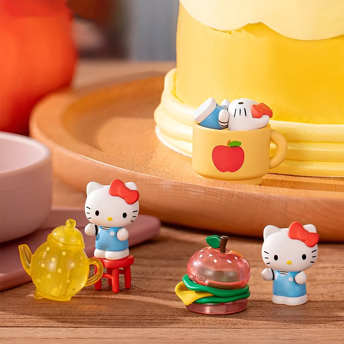 Фігурка Pop Top Hello Kitty 5 см полівінілхлорид яблучна