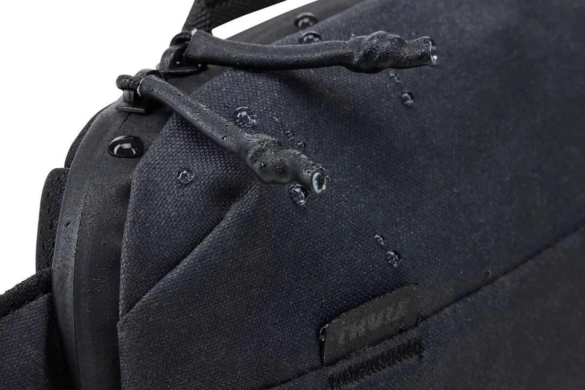 Сумка через плечо Thule P600 Polyester Canvas 250х110х80 мм Черная