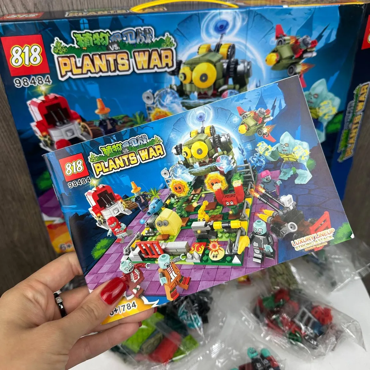 Детский конструктор Plants vs Zombies Босс 784 детали пластик 35х27х5 5 см разные цвета
