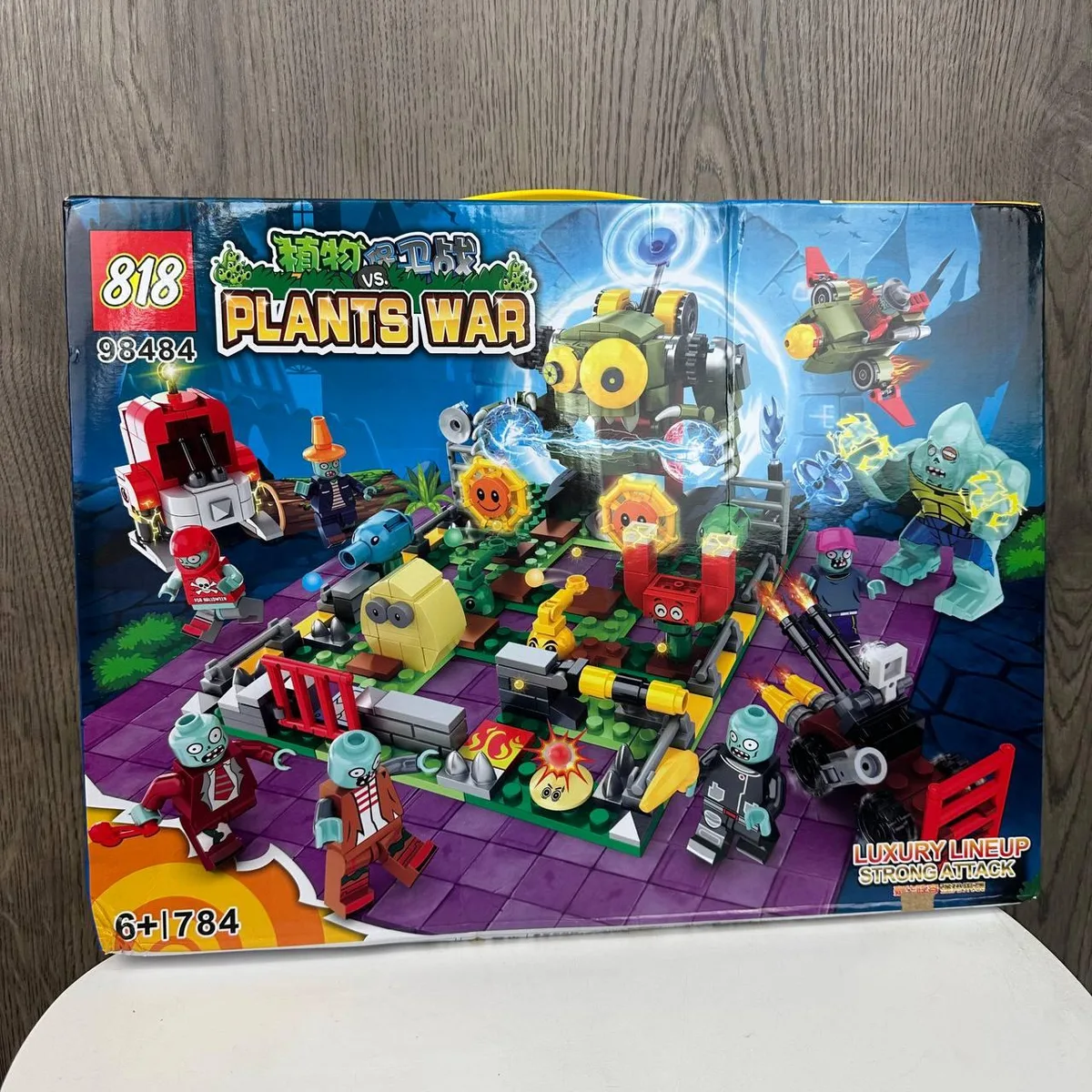 Детский конструктор Plants vs Zombies Босс 784 детали пластик 35х27х5 5 см разные цвета