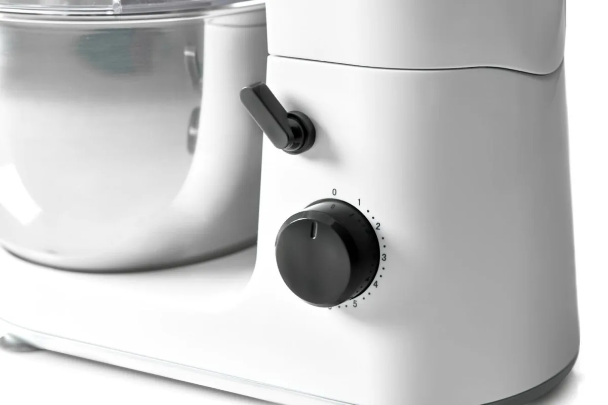 Кухонный комбайн Gorenje 600 Вт, металлический контейнер, пластиковый корпус, 3 насадки, белый
