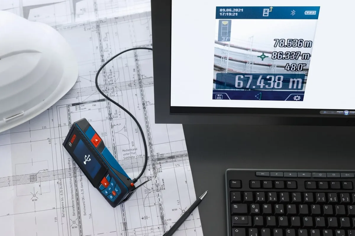 Лазерный дальномер Bosch Professional GLM 150-27 C, 008-150м, точность ±15мм, 0-360°, с Bluetooth и чехлом, вес 021кг.