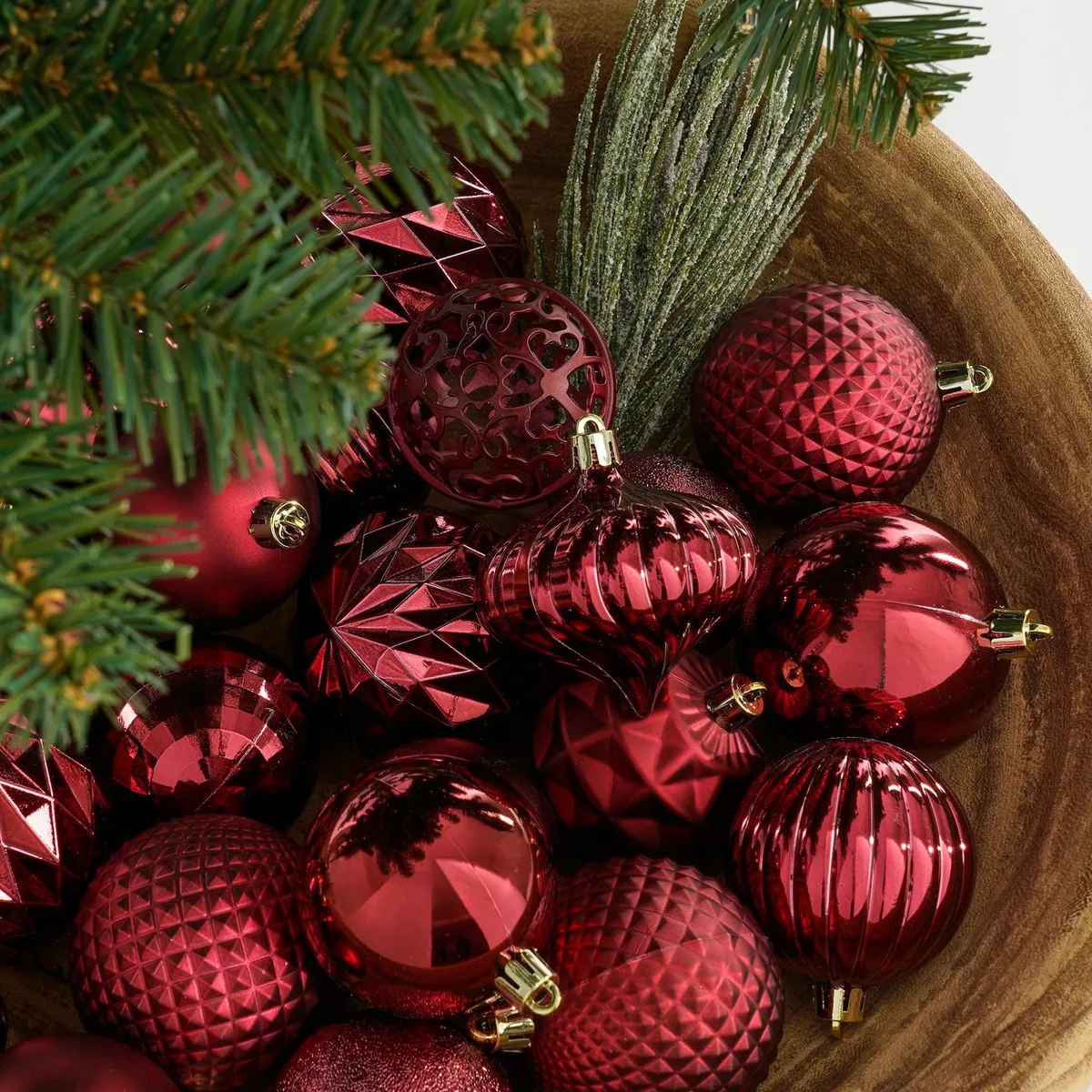 Елочные пластиковые шары Mica Decorations 60 шт 6 7 см вишневые