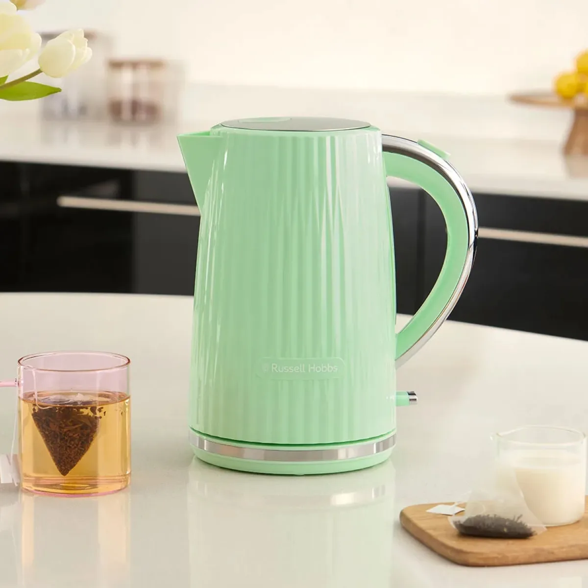 Електричний чайник Russell Hobbs Eden, 1.7 л, з нержавіючої сталі та пластику, кольору фісташки.