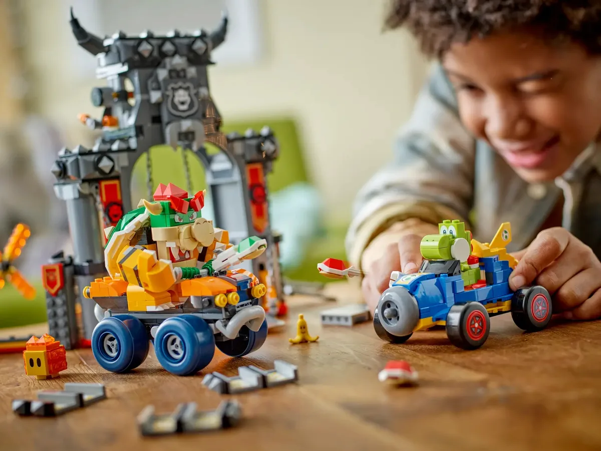 Конструктор LEGO Super Mario Mario Kart – Bowser та його замок