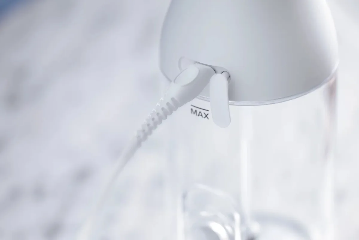 Іригатор Philips Sonicare бездротовий Power Flosser 3000, ємність 250 мл, з чохлом та 2 насадками, білий.