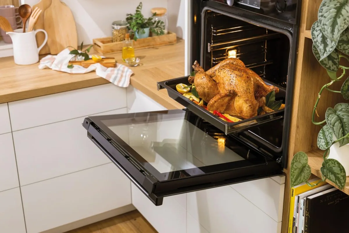 Електрична духова шафа Gorenje 77 л Гідролізний чорна 59,5х59,5 см